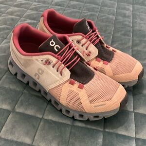 Women’s 6.5 On Cloud shoes